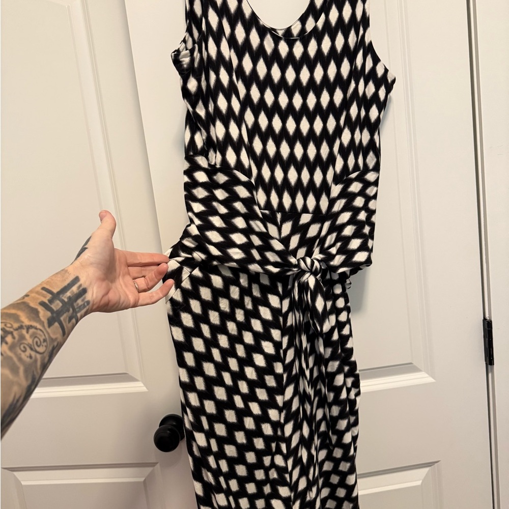 GAP Black and White Geometric Midi Dress